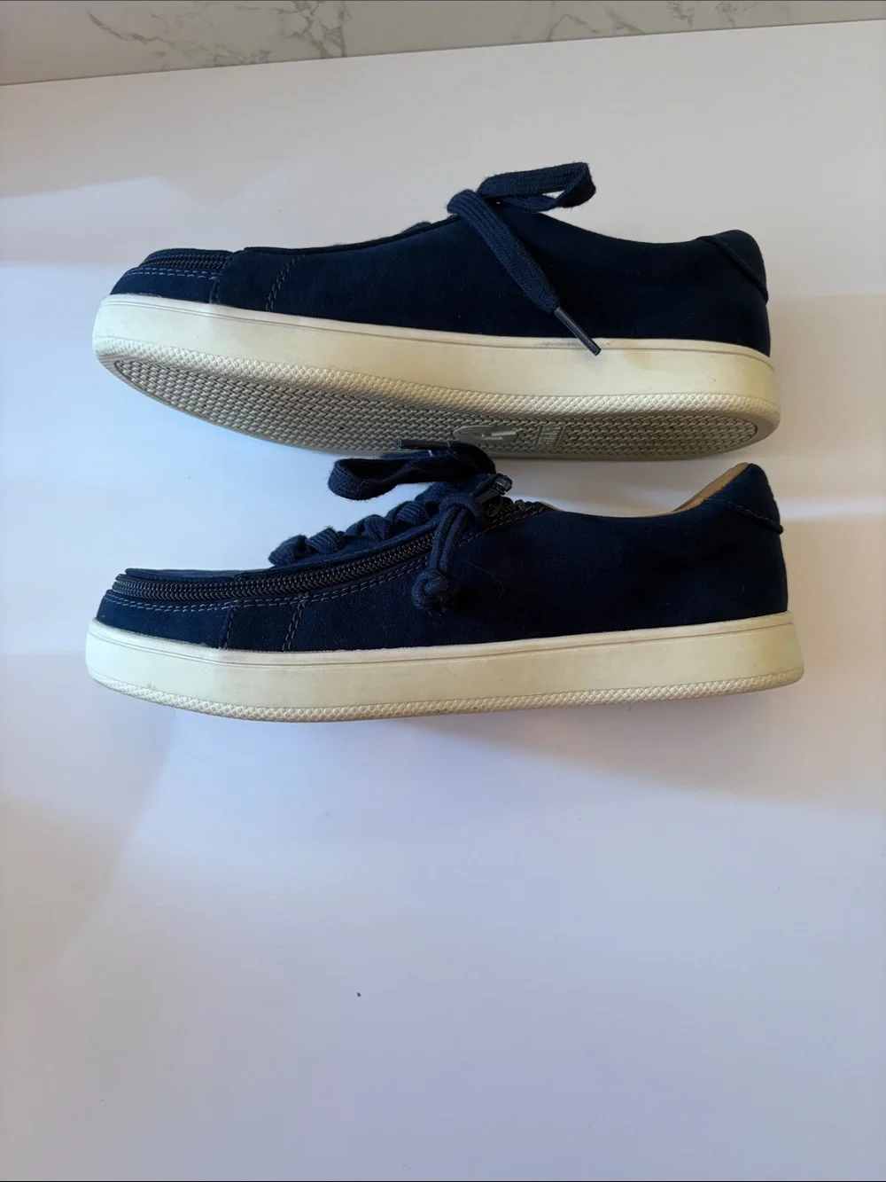 Billy sneakers II women’s size 6 wide zip around sneakers nice shape